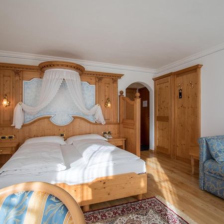 Hotel Chalet All'Imperatore Мадонна-ди-Кампильо Экстерьер фото