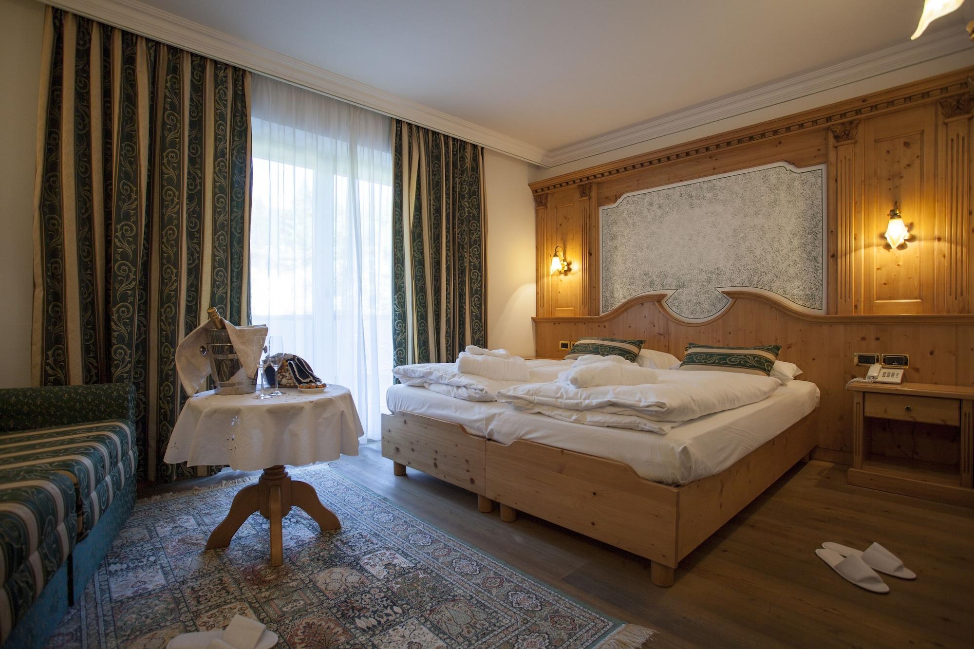 Hotel Chalet All'Imperatore Мадонна-ди-Кампильо Экстерьер фото