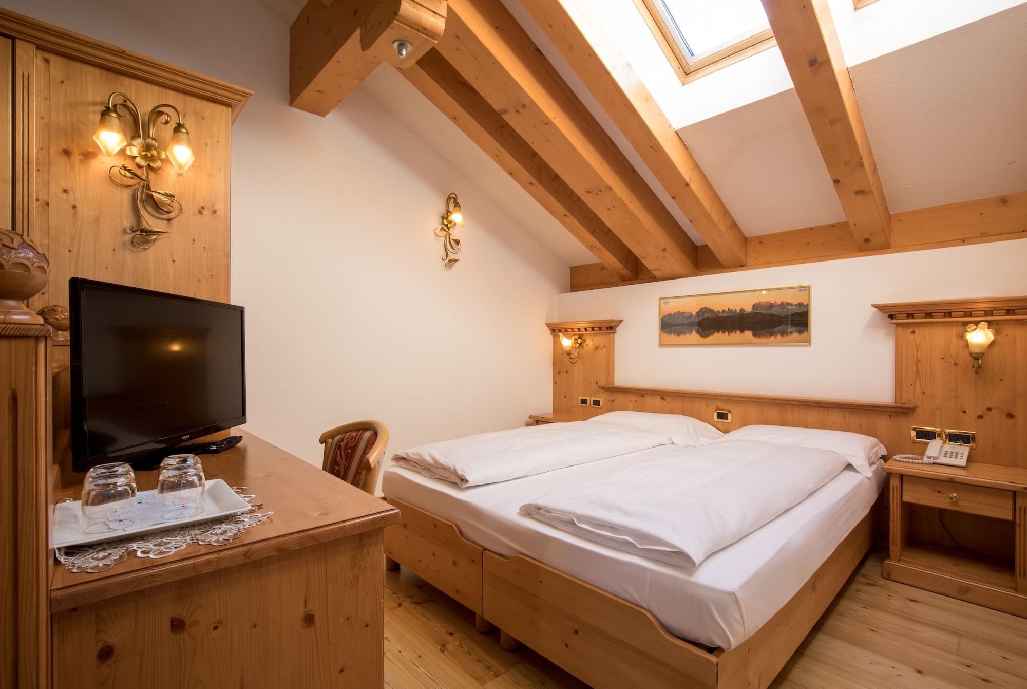 Hotel Chalet All'Imperatore Мадонна-ди-Кампильо Экстерьер фото