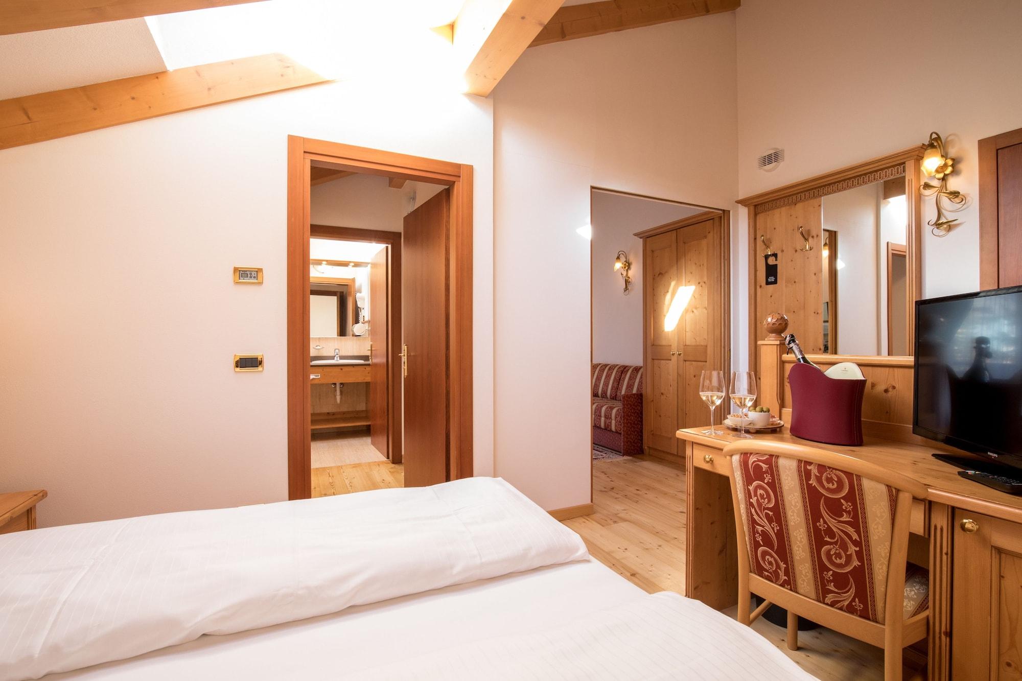 Hotel Chalet All'Imperatore Мадонна-ди-Кампильо Экстерьер фото