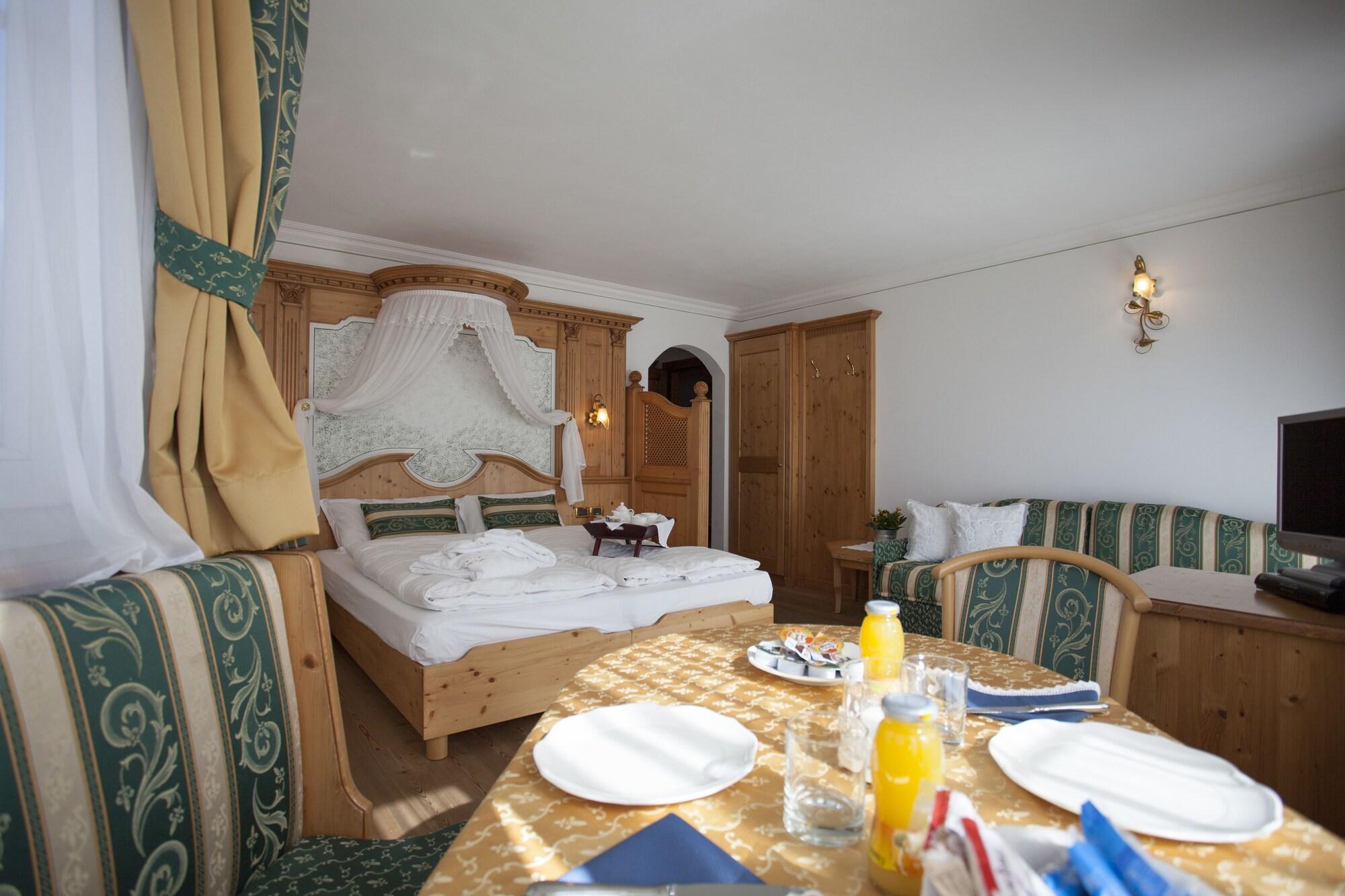 Hotel Chalet All'Imperatore Мадонна-ди-Кампильо Экстерьер фото