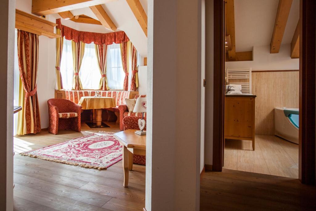 Hotel Chalet All'Imperatore Мадонна-ди-Кампильо Экстерьер фото
